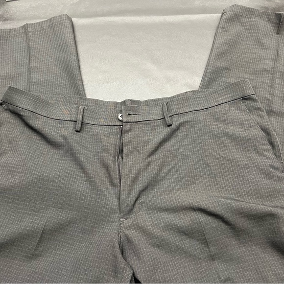 Men’s Haggar dress pants - Size 42/29 - Gently worn - Picture 3 of 10